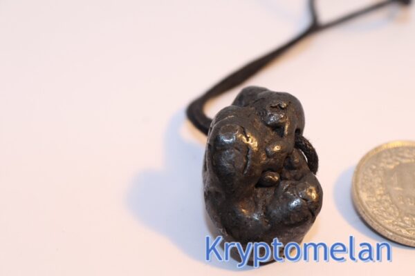 Kryptomelan Anhänger