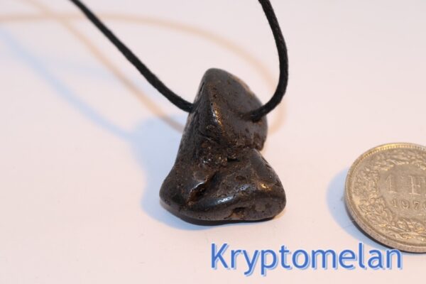 Kryptomelan Anhänger